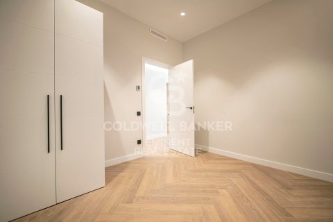 Apartamento de 4 dormitorios en venta en Barcelona, Cataluña, Spain № 5425 - foto 24