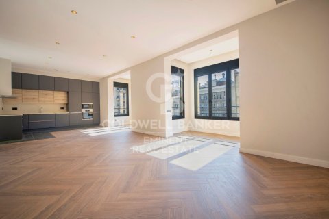 Apartamento de 4 dormitorios en venta en Barcelona, Cataluña, Spain № 5425 - foto 2