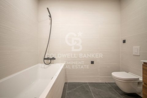 Apartamento de 4 dormitorios en venta en Barcelona, Cataluña, Spain № 5425 - foto 26