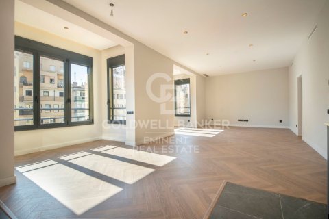 Apartamento de 4 dormitorios en venta en Barcelona, Cataluña, Spain № 5425 - foto 8