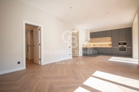 Apartamento de 4 dormitorios en venta en Barcelona, Cataluña, Spain № 5425 - foto 10