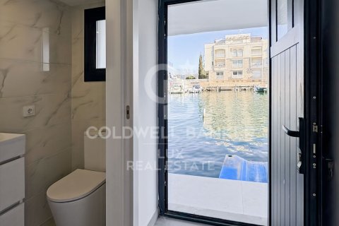 Сasa de 4 dormitorios en venta en Empuriabrava, Gerona, Cataluña, Spain № 5775 - foto 22