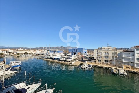 Сasa de 4 dormitorios en venta en Empuriabrava, Gerona, Cataluña, Spain № 5775 - foto 2