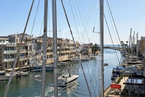 Сasa de 4 dormitorios en venta en Empuriabrava, Gerona, Cataluña, Spain № 5775 - foto 9