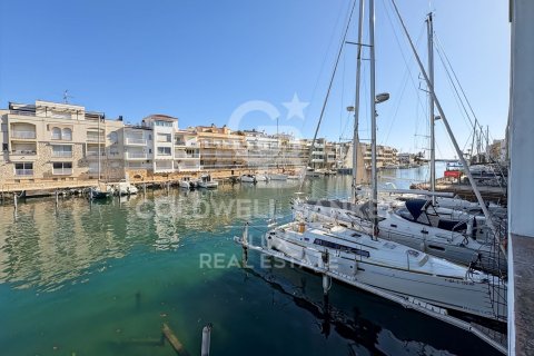 Сasa de 4 dormitorios en venta en Empuriabrava, Gerona, Cataluña, Spain № 5775 - foto 18