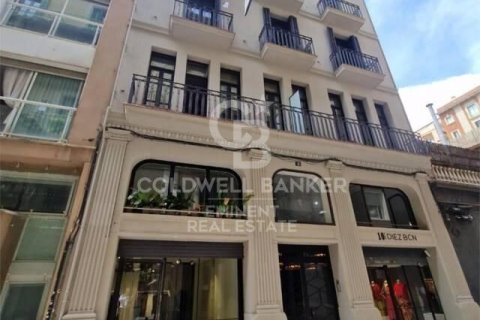 Apartamento de 3 dormitorios en venta en Barcelona, Cataluña, Spain № 7939 - foto 2