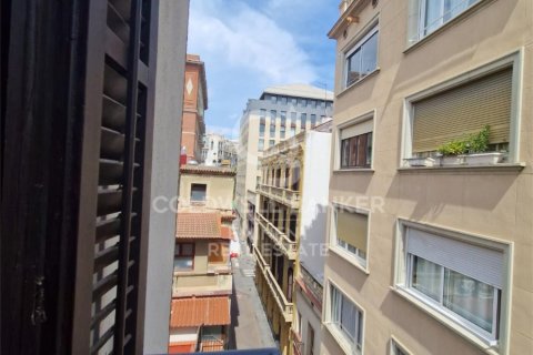 Apartamento de 3 dormitorios en venta en Barcelona, Cataluña, Spain № 7939 - foto 11
