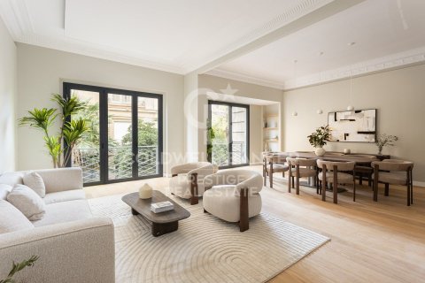 Apartamento de 5 dormitorios en venta en Barcelona, Cataluña, Spain № 7942