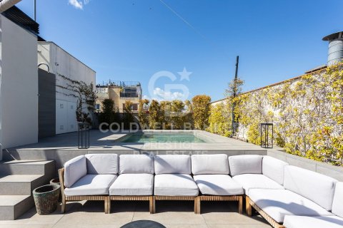 Ático de 2 dormitorios en venta en Barcelona, Cataluña, Spain № 7938 - foto 4