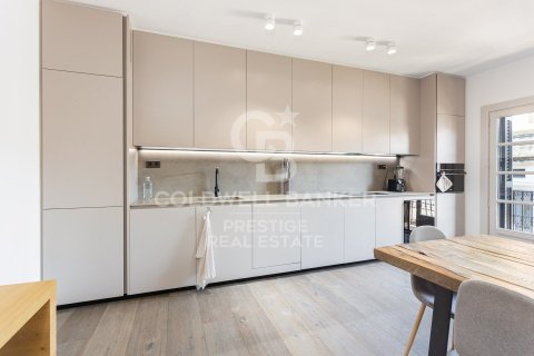 Ático de 2 dormitorios en venta en Barcelona, Cataluña, Spain № 7938 - foto 22
