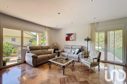 Сasa de 5 dormitorios en venta en Vallromanes, Barcelona, Cataluña, Spain № 4773 - foto 12