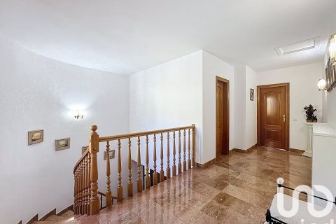 Сasa de 5 dormitorios en venta en Vallromanes, Barcelona, Cataluña, Spain № 4773 - foto 28