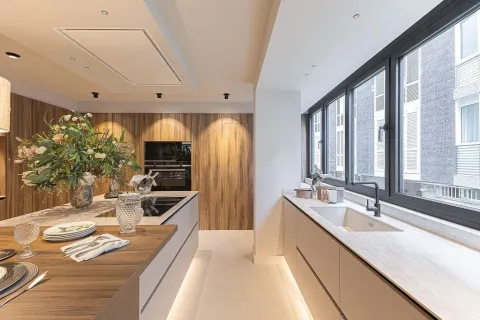 Apartamento de 4 dormitorios en venta en Barcelona, Cataluña, Spain № 1781 - foto 10