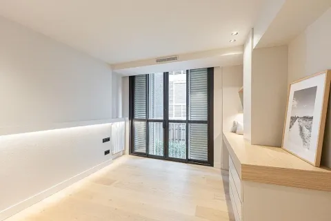 Apartamento de 4 dormitorios en venta en Barcelona, Cataluña, Spain № 1781 - foto 27