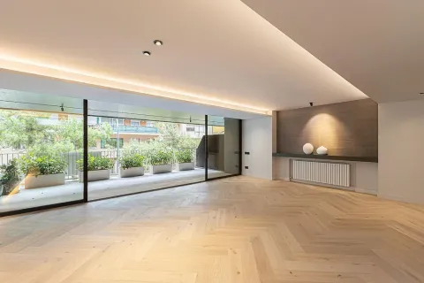 Apartamento de 4 dormitorios en venta en Barcelona, Cataluña, Spain № 1781 - foto 4