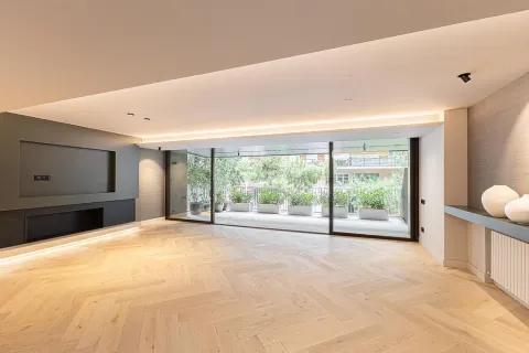 Apartamento de 4 dormitorios en venta en Barcelona, Cataluña, Spain № 1781