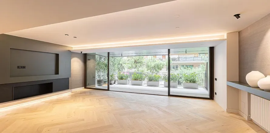 Apartamento de 4 dormitorios en venta en Barcelona, Cataluña, Spain № 1781