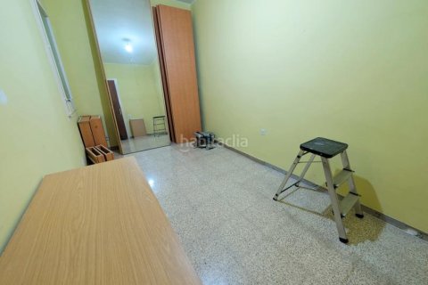 Apartamento de 3 dormitorios en venta en Sants-Montjuïc, Barcelona, Cataluña, Spain № 2196 - foto 15