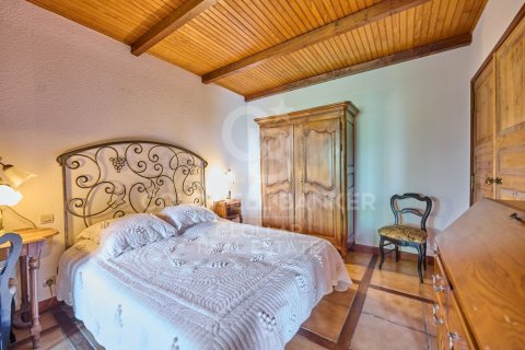 Сasa de 4 dormitorios en venta en Cataluña, Spain № 5626 - foto 28