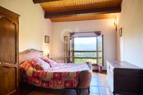 Сasa de 4 dormitorios en venta en Cataluña, Spain № 5626 - foto 23
