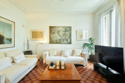 Apartamento de 2 dormitorios en venta en Barcelona, Cataluña, Spain № 5625 - foto 2