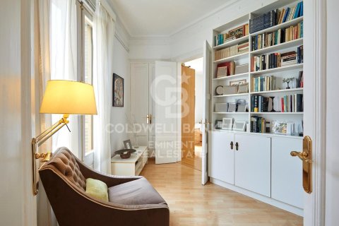 Apartamento de 2 dormitorios en venta en Barcelona, Cataluña, Spain № 5625 - foto 15