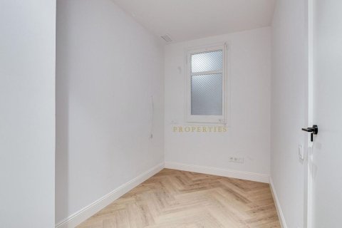 Купить квартиру в Барселона, Испания с 4 комнаты, 78м², № 8131 - фото 24