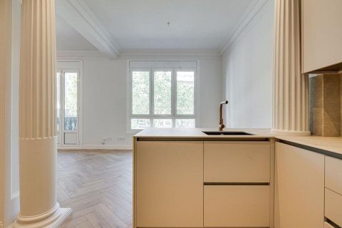 Купить квартиру в Барселона, Испания с 4 комнаты, 78м², № 8131 - фото 17