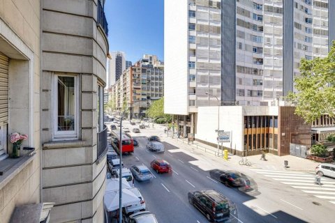 Купить квартиру в Барселона, Испания с 4 комнаты, 78м², № 8131 - фото 4