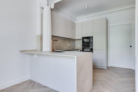 Купить квартиру в Барселона, Испания с 4 комнаты, 78м², № 8131 - фото 18