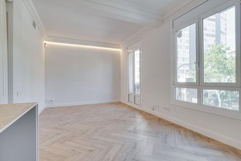 Купить квартиру в Барселона, Испания с 4 комнаты, 78м², № 8131 - фото 9