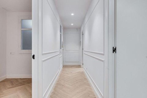 Купить квартиру в Барселона, Испания с 4 комнаты, 78м², № 8131 - фото 19