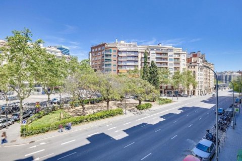 Купить квартиру в Барселона, Испания с 4 комнаты, 78м², № 8131 - фото 2
