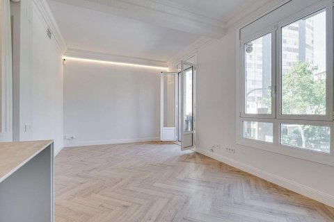 Купить квартиру в Барселона, Испания с 4 комнаты, 78м², № 8131 - фото 5