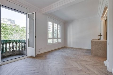 Apartamento de 3 dormitorios en venta en Barcelona, Cataluña, Spain № 8131