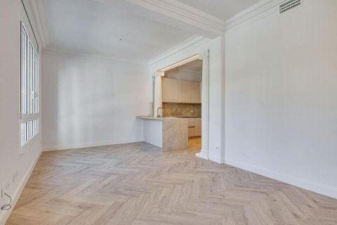 Купить квартиру в Барселона, Испания с 4 комнаты, 78м², № 8131 - фото 8