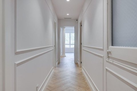 Купить квартиру в Барселона, Испания с 4 комнаты, 78м², № 8131 - фото 22