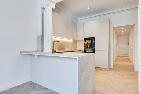 Купить квартиру в Барселона, Испания с 4 комнаты, 78м², № 8131 - фото 12