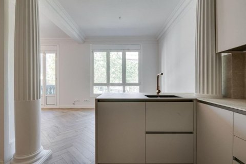 Купить квартиру в Барселона, Испания с 4 комнаты, 78м², № 8131 - фото 16