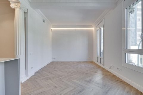 Купить квартиру в Барселона, Испания с 4 комнаты, 78м², № 8131 - фото 10