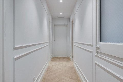 Купить квартиру в Барселона, Испания с 4 комнаты, 78м², № 8131 - фото 23