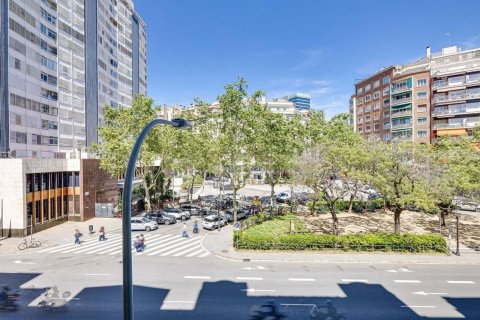 Купить квартиру в Барселона, Испания с 4 комнаты, 78м², № 8131 - фото 6