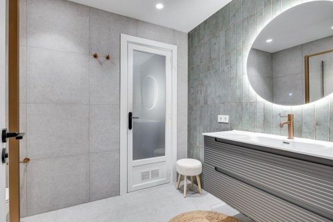 Купить квартиру в Барселона, Испания с 4 комнаты, 78м², № 8131 - фото 26