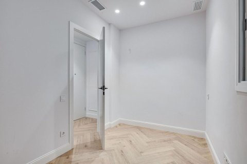 Купить квартиру в Барселона, Испания с 4 комнаты, 78м², № 8131 - фото 20