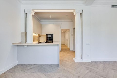 Купить квартиру в Барселона, Испания с 4 комнаты, 78м², № 8131 - фото 11