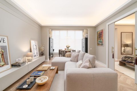 3 bedrooms apartment for sale in Barcelona, Catalonia, Spain № 8130 - photo 2