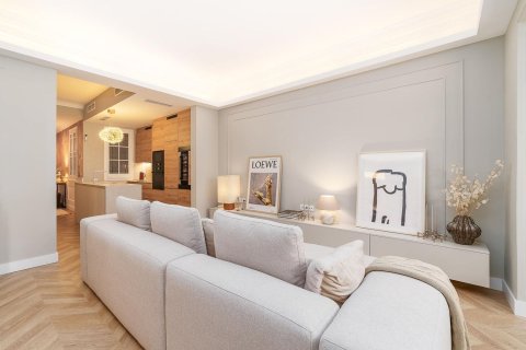 3 bedrooms apartment for sale in Barcelona, Catalonia, Spain № 8130 - photo 4