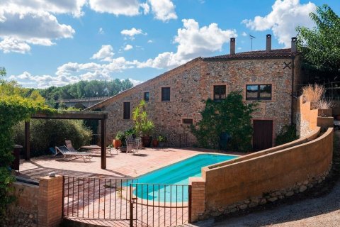Сasa de 12 dormitorios en venta en Cataluña, Spain № 8129