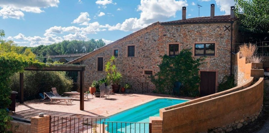 Сasa de 12 dormitorios en venta en Cataluña, Spain № 8129
