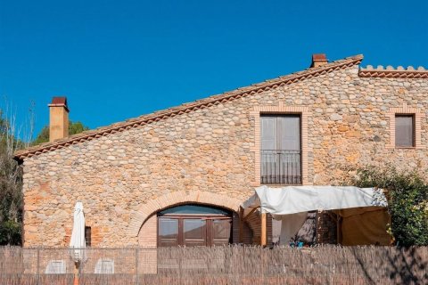Сasa de 12 dormitorios en venta en Cataluña, Spain № 8129 - foto 3